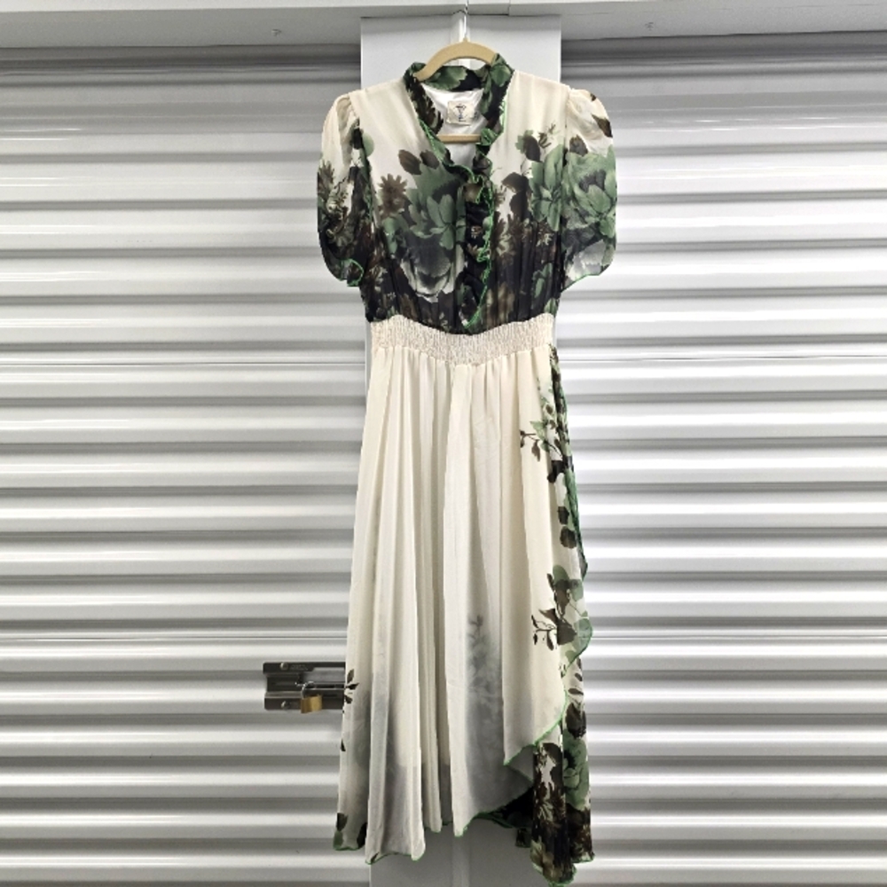 Lau Vong beautiful dress